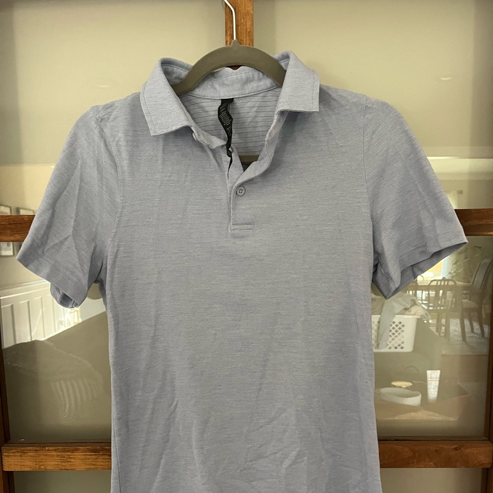 Men’s size xs lululemon collard shirt. Great condition!